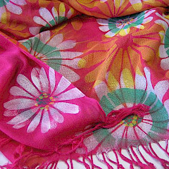 Sjaal, 100% viscose, dessin: Bloemenzee.