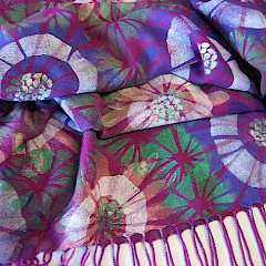 Sjaal, 100% viscose, dessin: Bloemenzee.