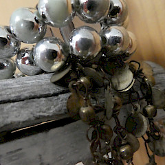 Detail hanger zilverkleurige schelp